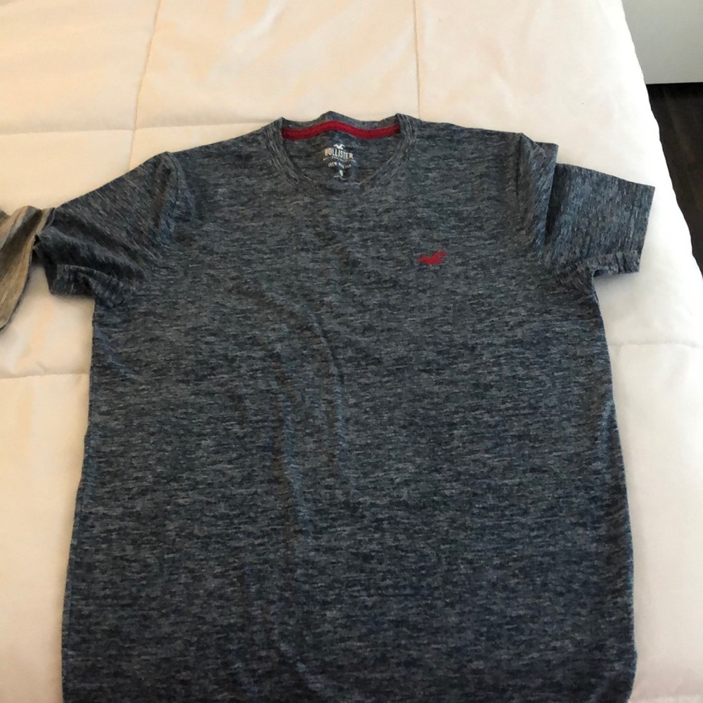 Hollister men’s t shirt